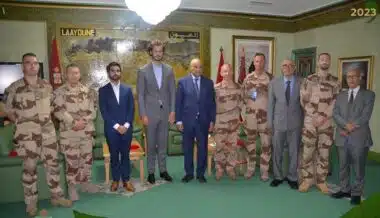 Laâyoune : la délégation française de diplomates et militaires a rendu visite à ses deux officiers de la Minurso