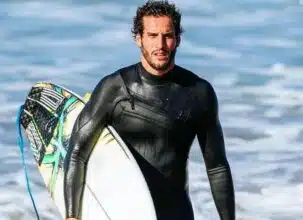 Ramzi Boukhiam, seul surfeur marocain et arabe à briguer le Championship Tour