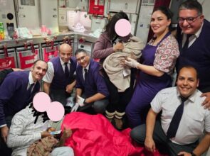 Naissance d'un bébé en plein vol Casablanca-Montreal opéré par RAM