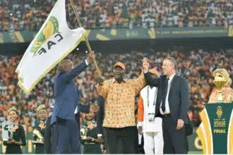 CAN Maroc-2025 : le drapeau de la Coupe d’Afrique des Nations remis à Fouzi Lekjaa