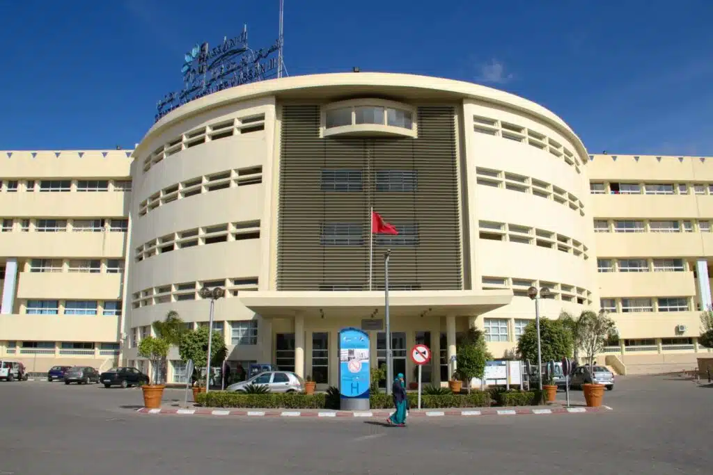 Personnel du CHU de Fès. Le tribunal convoque les parents des enfants décédés et des témoins