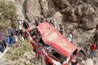 Neuf morts et huit blessés dans le renversement d’un véhicule de transport mixte dans la province d’Azilal