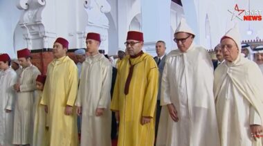 Le Roi accomplit la prière de Aïd Al-Fitr et reçoit les voeux