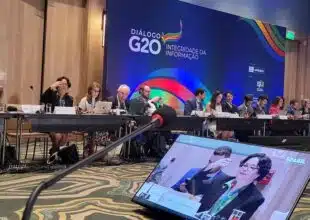 A Sao Paolo, Latifa Akharbach plaide en faveur de la consolidation des droits en ligne