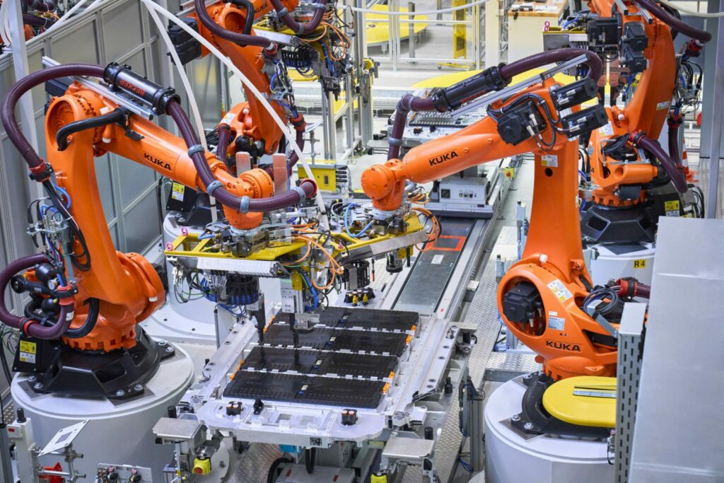 Round up. Comment sont fabriquées les batteries dans une gigafactory