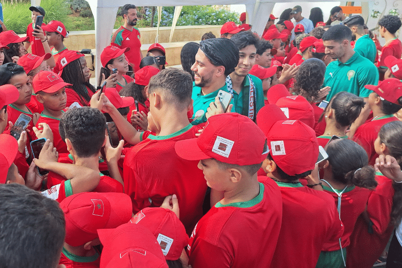 Les enfants des MRE rencontrent les stars du futsal lors du 25e Séjour culturel à Kénitra