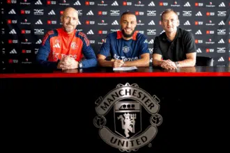 L’international marocain Noussair Mazraoui rejoint Manchester United