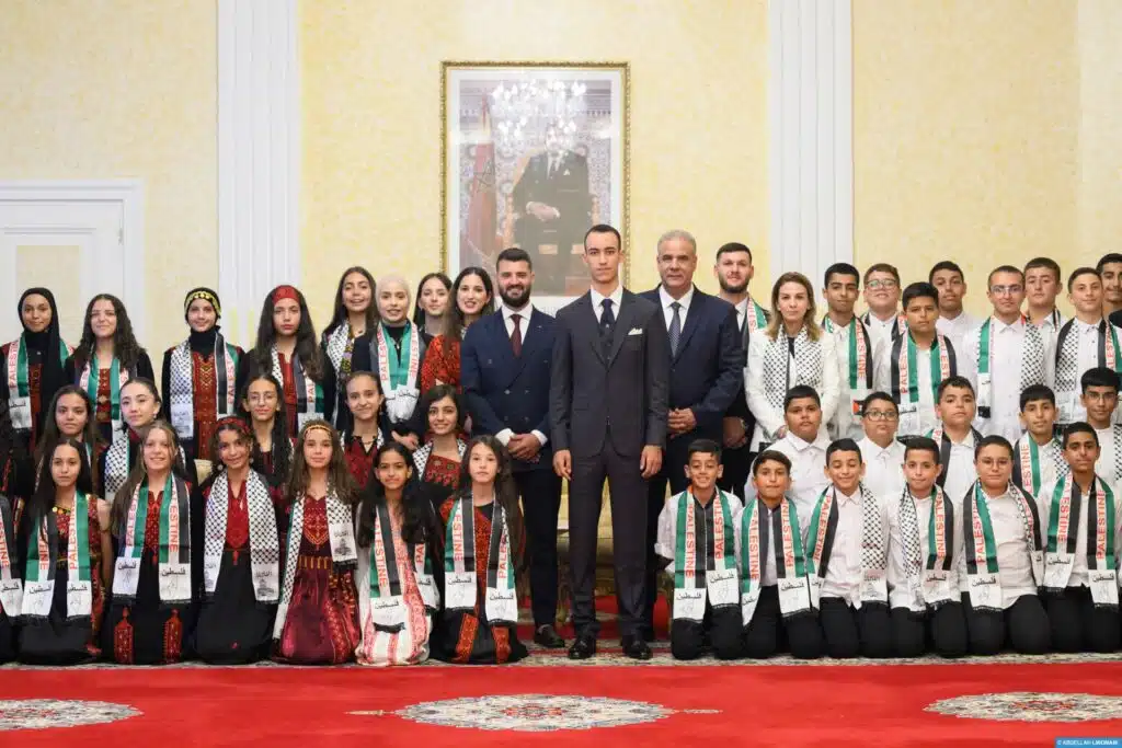 Le Prince Moulay El Hassan reçoit à Tétouan les enfants maqdessis