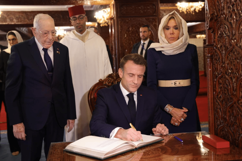 Emmanuel Macron et son épouse au mausolée Mohammed V à Rabat
