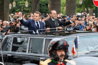 Retour en images sur le premier jour de la visite d'État d'Emmanuel Macron au Maroc