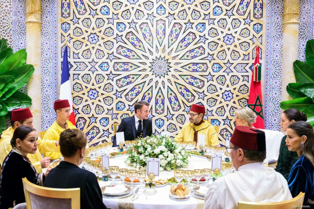 Le Roi offre un dîner officiel en l'honneur du président français et de son épouse, Brigitte Macron