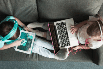 Accros aux écrans : le mal invisible qui ronge les cerveaux connectés