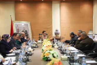 Abdessamad Kayouh rencontre les opérateurs de la logistique