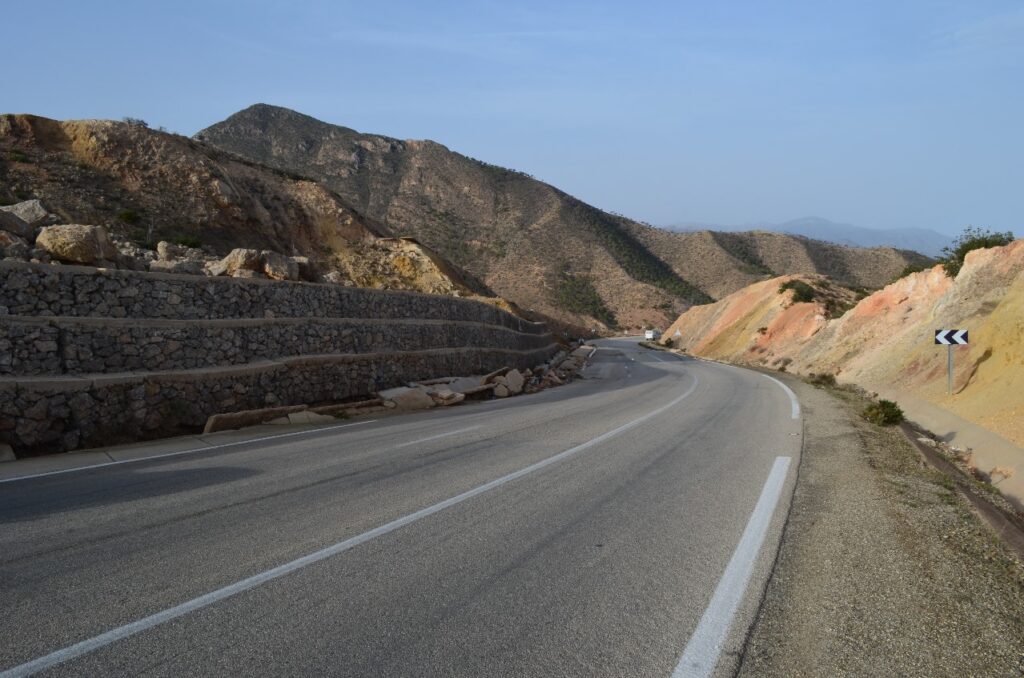 Comment des travaux sur la chaussée ont activé le dernier glissement de terrain entre Jebha et Al Hoceima (Avis d’experts) Comment des travaux sur la chaussée ont activé le dernier glissement de terrain entre Jebha et Al Hoceima (Avis d’experts)