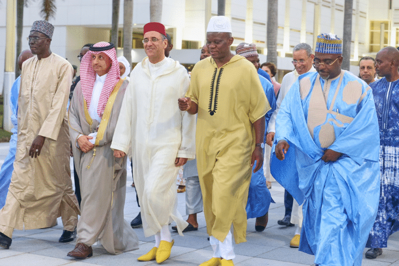 À la Mosquée Hassan II de Libreville, l’ambassadeur du Maroc accompagne le président de la transition gabonaise
