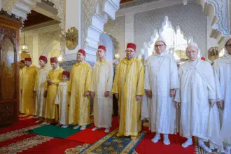 Le Roi Mohammed VI accomplit la prière de Aïd Al-Adha à Tétouan et reçoit les vœux