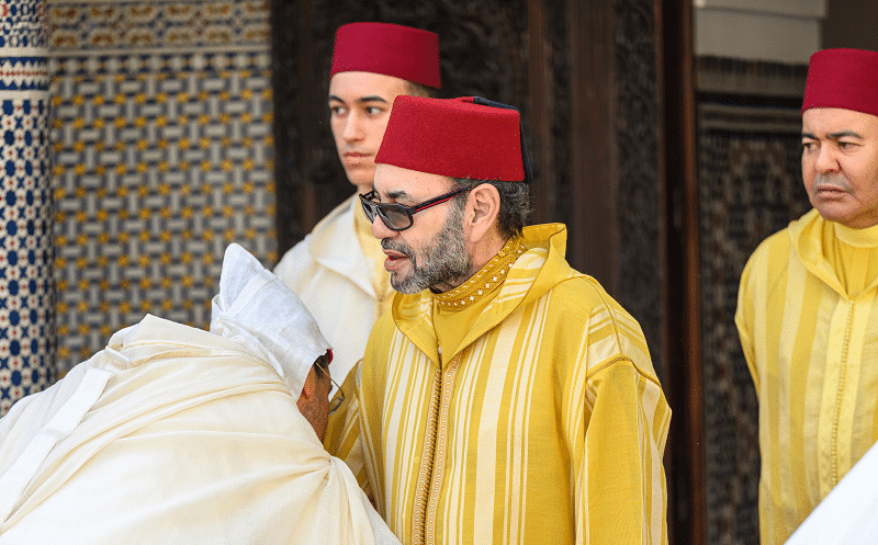 Le Roi accomplit la prière de Aid Al-Fitr