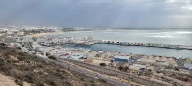 Des bactéries marines dégradent les plastiques : une première étude africaine signée par des chercheurs marocains