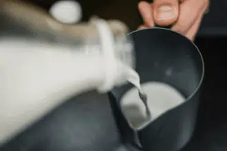 Tuberculose et lait cru, quelles sont les véritables menaces pour la santé publique ?