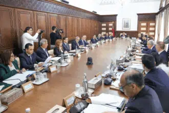 Cinq textes examinés par le gouvernement avant leur passage en Conseil des ministres