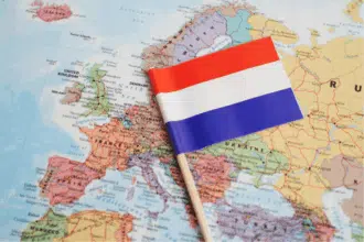 Immigration en France : hausse des arrivées en provenance du Maghreb, profils jeunes et qualifiés