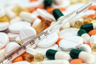 Réforme des prix des médicaments : les pharmaciens s’inquiètent, les industriels pointent les produits importés