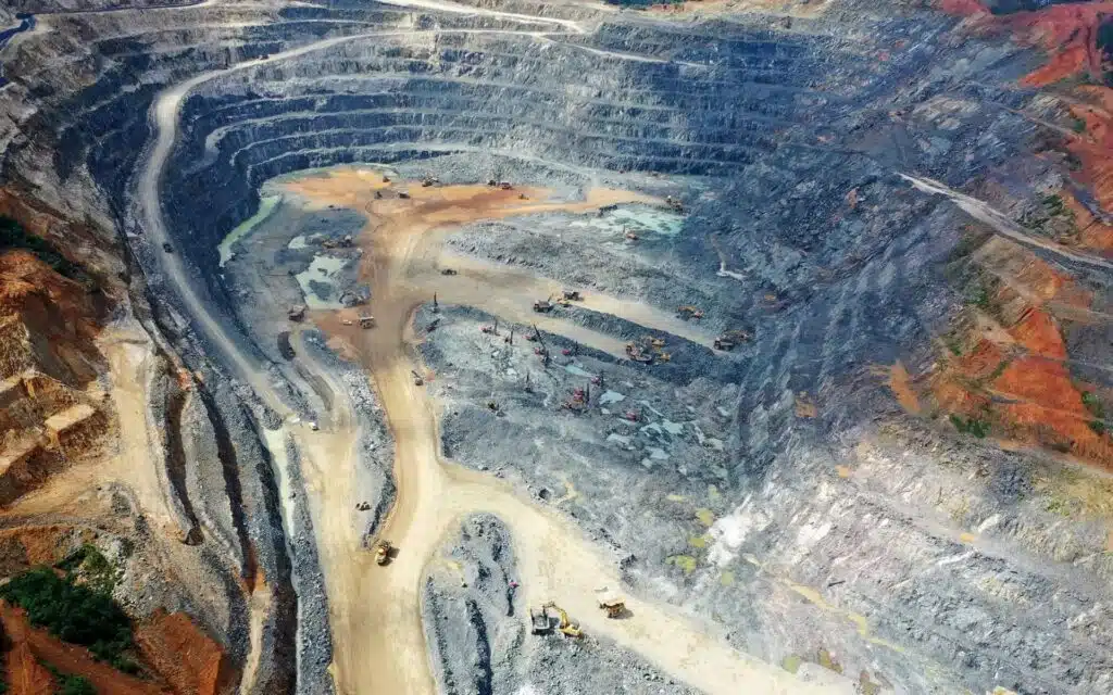 Mine d'or à ciel ouvert Aversoro