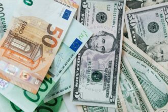 Excès d'euros sur le marché : les banques marocaines freinent leurs achats