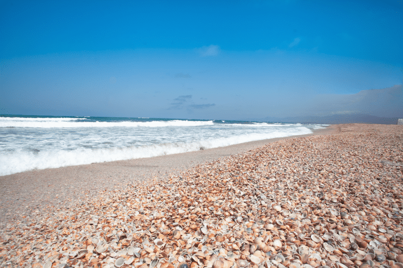 Une vue de la plage Kariat Arekmane