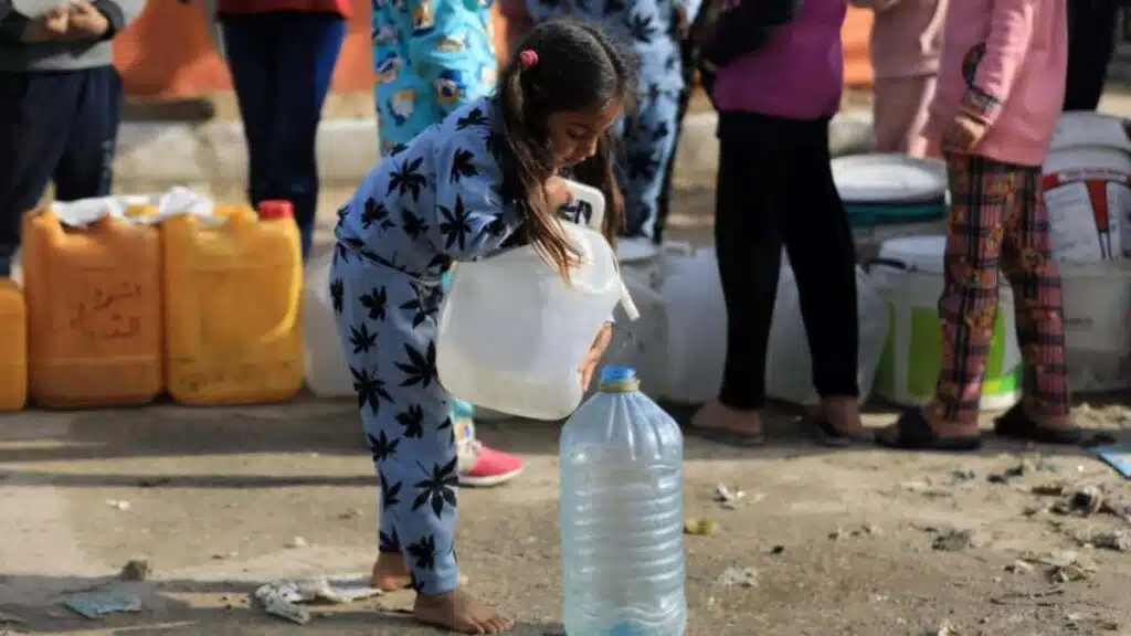 L'acheminement de l'aide humanitaire à la population de Gaza est paralysé par une série d'obstacles complexes et meurtriers.