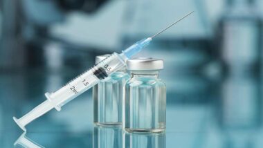 Les vaccins anti-COVID associés à une baisse du risque cardiovasculaire (étude)