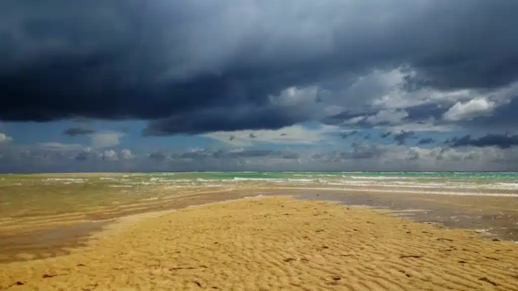 alerte météo 15 août : orages violents et nouvelle vague de chaleur jusqu’à 47 °C attendus