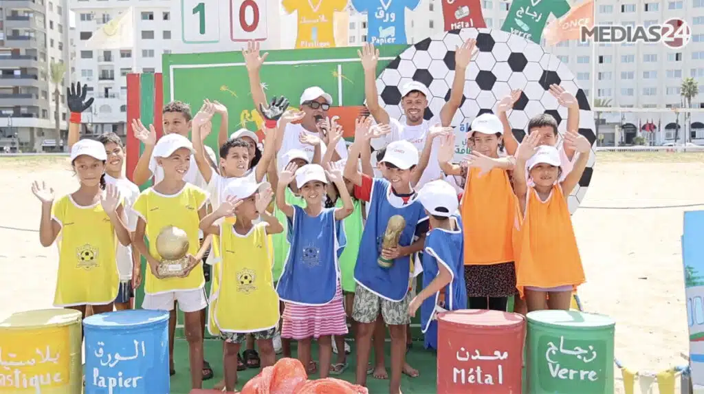Tanger : l’opération &ldquo;Plages propres" sensibilise les estivants sous le slogan "B7ar Bla Plastic&rdquo;