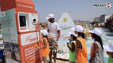 Tanger : l’opération &ldquo;Plages propres" sensibilise les estivants sous le slogan "B7ar Bla Plastic&rdquo;
