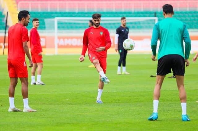 L'équipe du Maroc ici à l'entraînement, affrontera le Madagascar en finale du CHAN 2024 de football. Un rendez-vous continental très attendu.