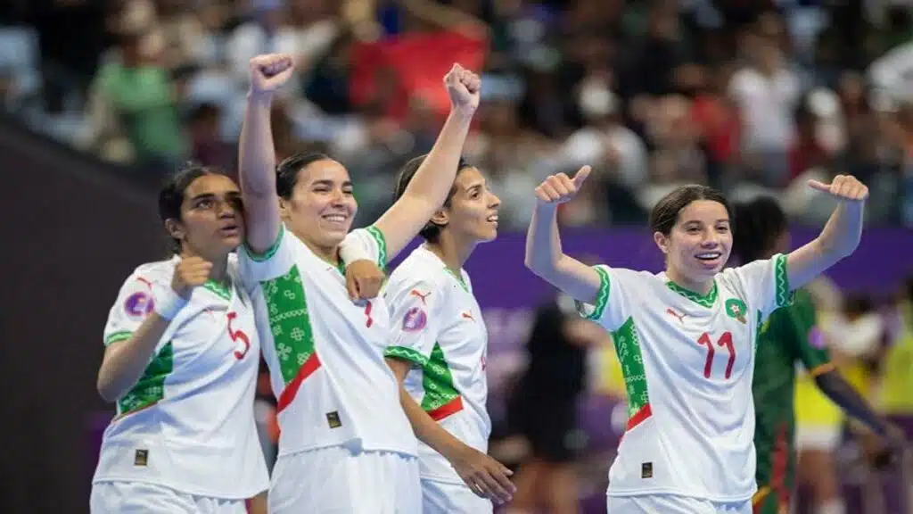 L’équipe féminine marocaine de futsal, récemment classée 31ᵉ mondiale par la FIFA, sur le terrain lors d’un match.