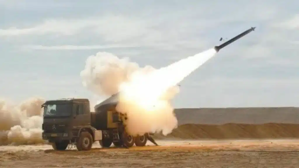 Les FAR envisagent l’achat de nouvelles munitions israéliennes (drones kamikazes) pour son système de lance-roquettes PULS. Dans le même temps, les Forces Armées Royales ont testé avec succès un missile guidé EXTRA fabriqué dans l'Etat hébreu.