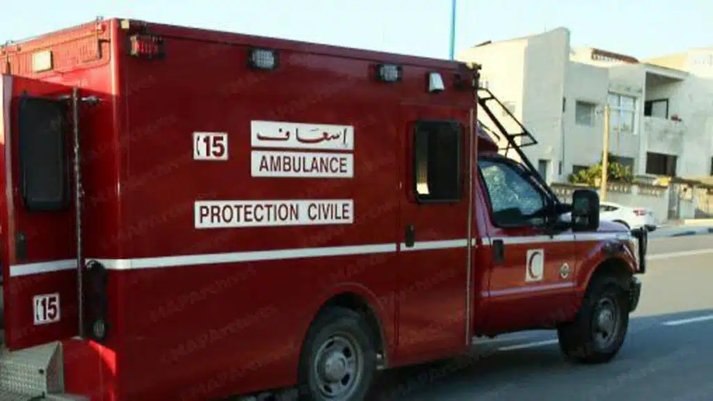 Ambulance rouge de la Protection civile en intervention à Marrakech.