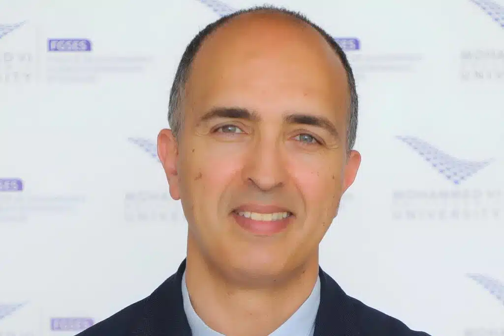 Mohamed Benabid, expert en médias, publie un livre sur la désinformation.