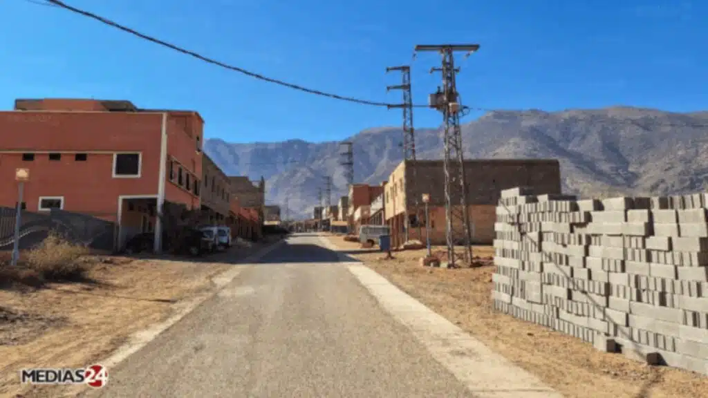 Ouarzazate : électrification des douars sinistrés après le séisme d'Al Haouz