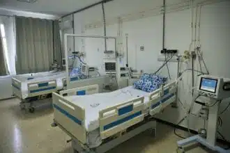 Santé : plus de 70 hôpitaux réalisés ou programmés, mais une capacité encore insuffisante (3/3)