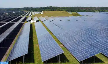 Fraude dans un contrat d’importation de panneaux solaires chinois au Maroc