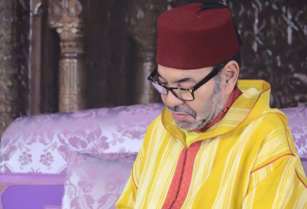 Le Roi préside une veillée religieuse en commémoration du 27e anniversaire de la disparition de Feu Hassan II