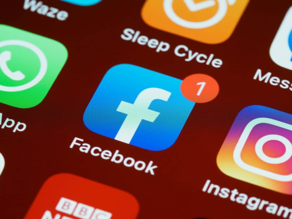 Réseaux sociaux et justice : où se situe la limite entre opinion et infraction ?