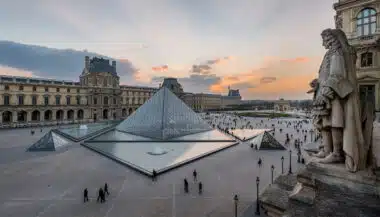 Le musée du Louvre cambriolé, 8 bijoux d'une &ldquo;valeur inestimable&rdquo; dérobés