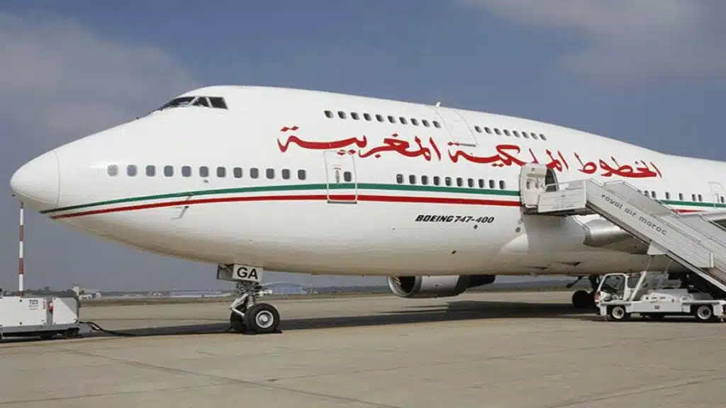 Avion Royal Air Maroc prêt au décollage.