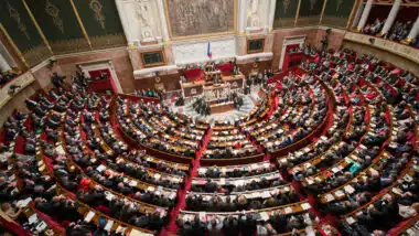 France : l’Assemblée nationale décide de dénoncer l’accord franco-algérien de 1968 (médias français)