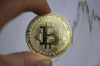 Le bitcoin retombe vers ses niveaux d’été et efface cinq mois de hausse