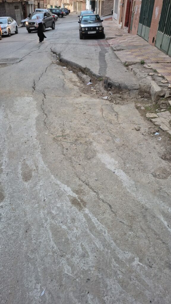 Tétouan : des fissures terrestres inquiètent les habitants du quartier Al Hamama Tétouan : des fissures terrestres inquiètent les habitants du quartier Al Hamama