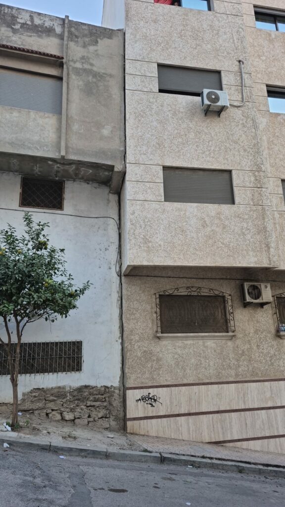 Tétouan : des fissures terrestres inquiètent les habitants du quartier Al Hamama Tétouan : des fissures terrestres inquiètent les habitants du quartier Al Hamama